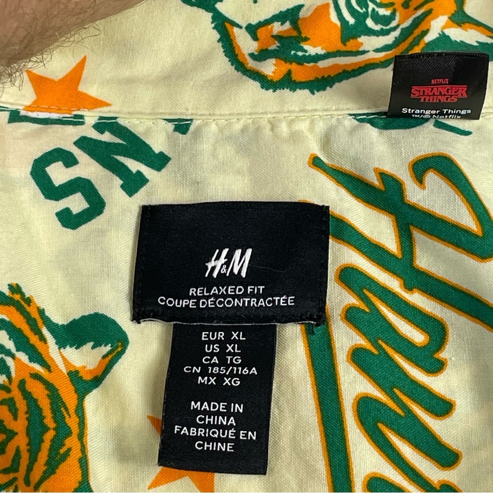Men's H&M Stranger Things Hawkins High School Short Sleeve Button‎ Down XL 0141 - Picture 7 of 10